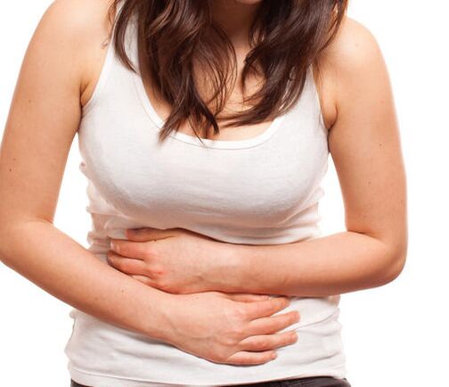 El dolor abdominal es un signo de infección por gusanos. 